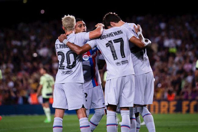 动漫打扑克